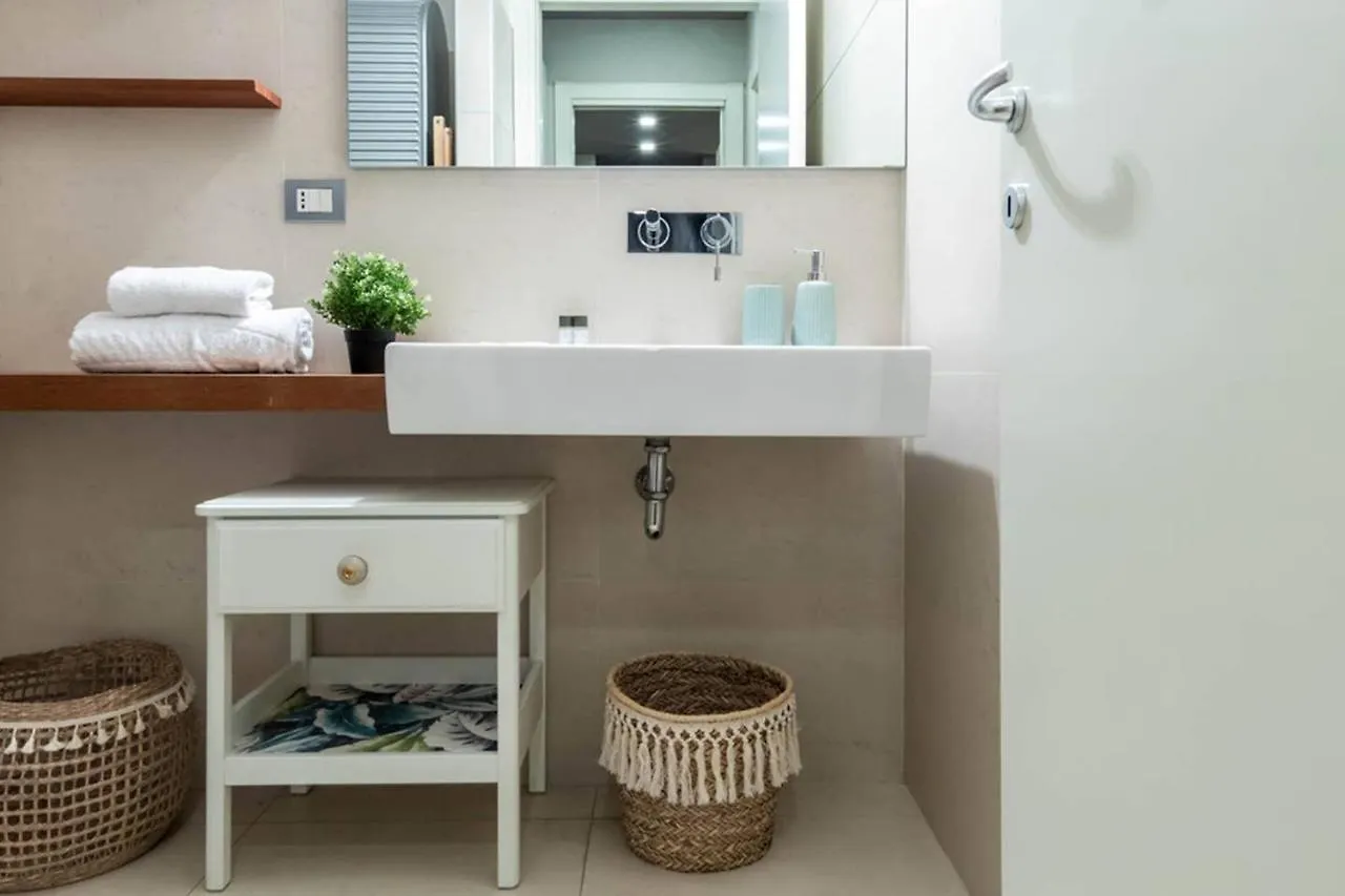 Altido Elegant 1 Bedroom Apt In Front Of The Sforzesco Castle מילאנו